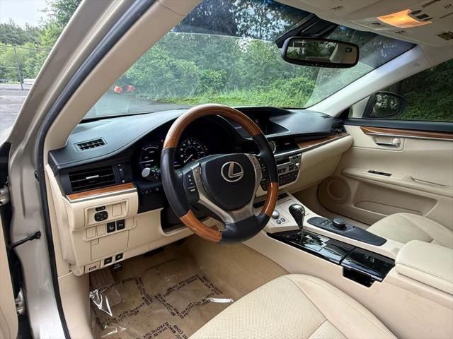 2014 Lexus ES 300h 300h