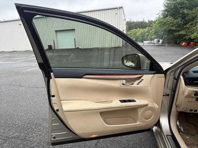 2014 Lexus ES 300h 300h