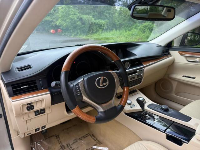 2014 Lexus ES 300h 300h