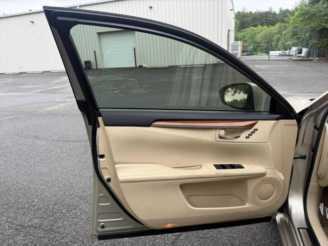 2014 Lexus ES 300h 300h