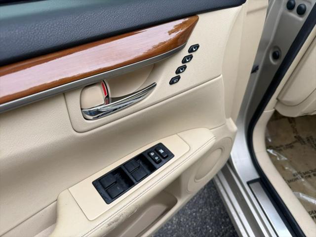 2014 Lexus ES 300h 300h