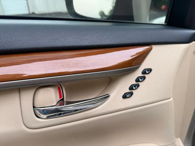 2014 Lexus ES 300h 300h
