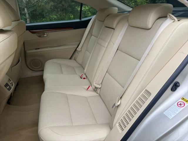 2014 Lexus ES 300h 300h