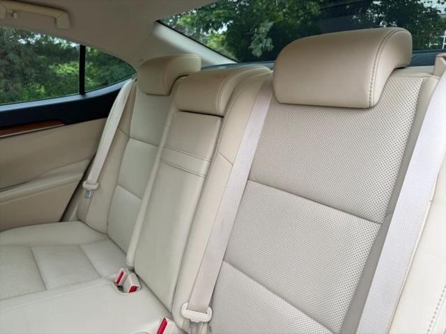 2014 Lexus ES 300h 300h