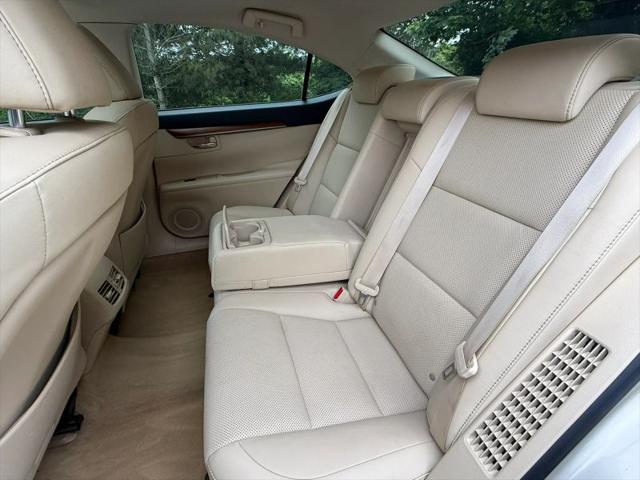 2014 Lexus ES 300h 300h