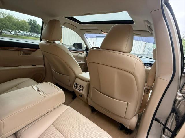 2014 Lexus ES 300h 300h