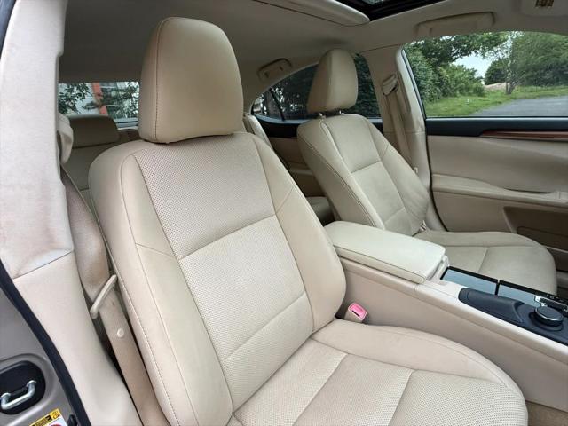 2014 Lexus ES 300h 300h