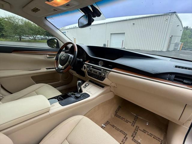 2014 Lexus ES 300h 300h