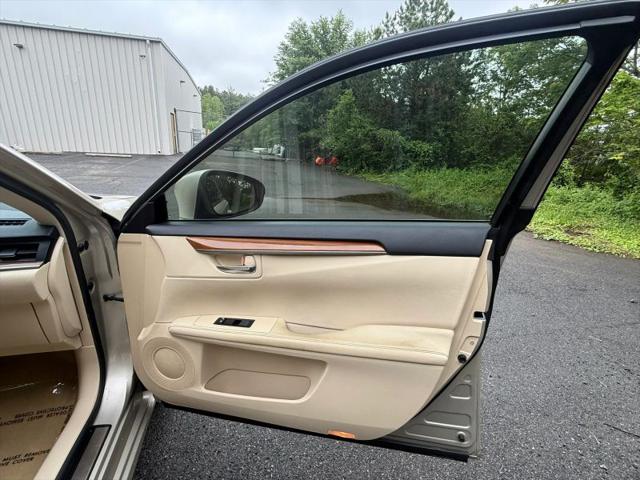 2014 Lexus ES 300h 300h