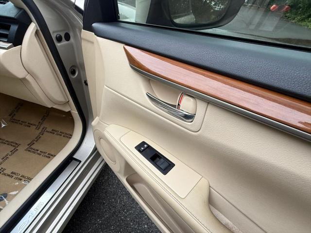 2014 Lexus ES 300h 300h