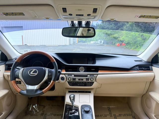 2014 Lexus ES 300h 300h