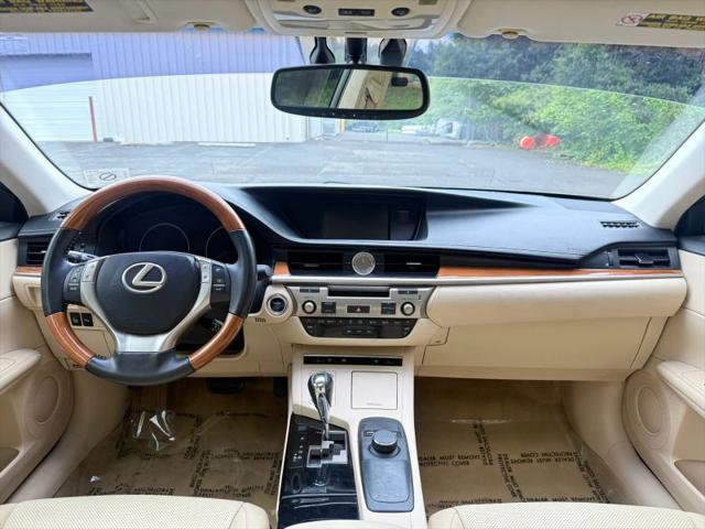 2014 Lexus ES 300h 300h