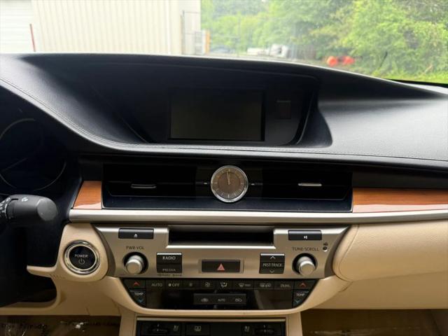 2014 Lexus ES 300h 300h