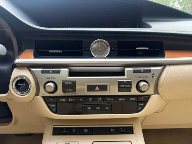 2014 Lexus ES 300h 300h