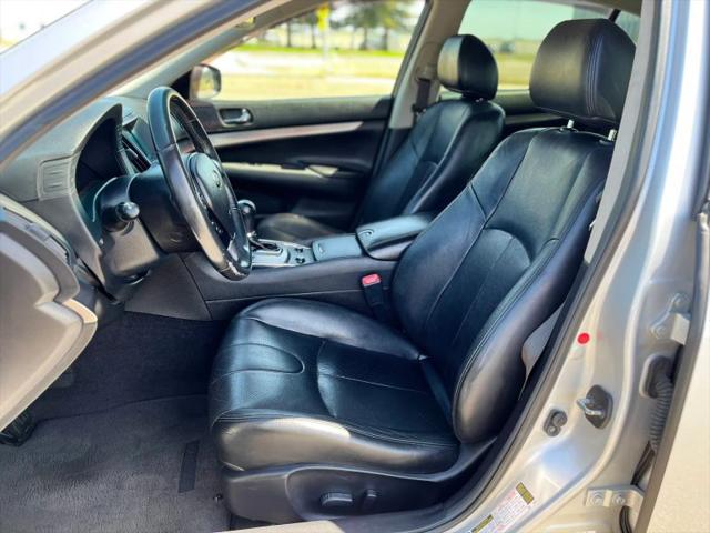 2015 INFINITI Q40 Base