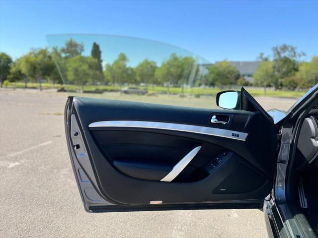 2015 INFINITI Q60 S