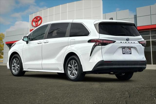 2022 Toyota Sienna LE