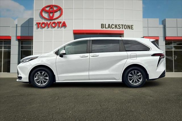 2022 Toyota Sienna LE