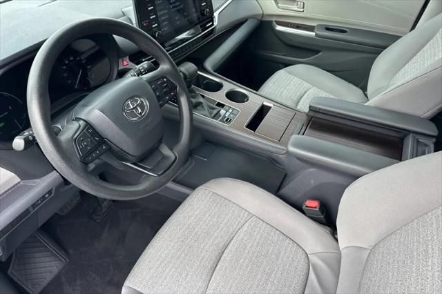 2022 Toyota Sienna LE
