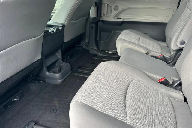 2022 Toyota Sienna LE