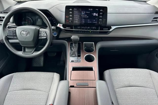 2022 Toyota Sienna LE