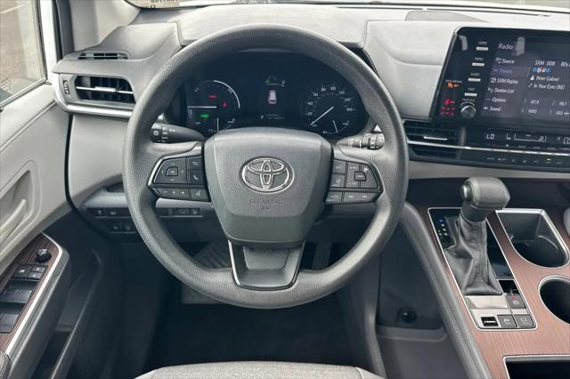 2022 Toyota Sienna LE
