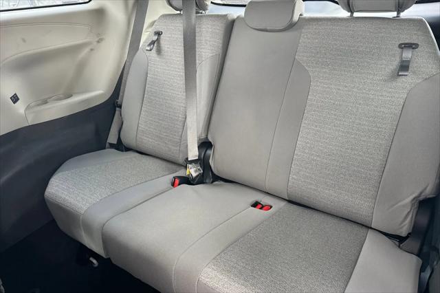 2022 Toyota Sienna LE