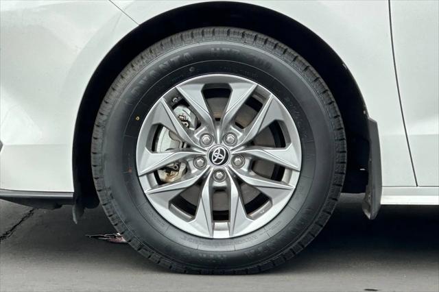 2022 Toyota Sienna LE