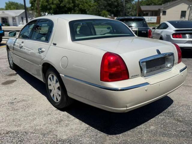 2005 Lincoln Town Car Signature Limited