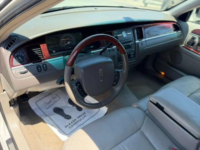 2005 Lincoln Town Car Signature Limited