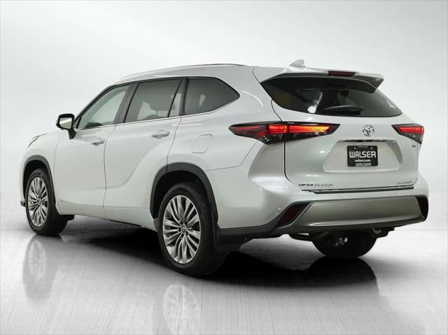 2025 Toyota Highlander Hybrid Platinum