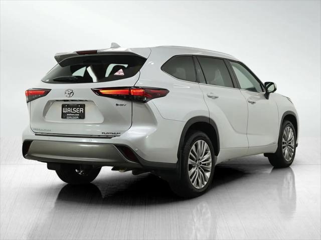 2025 Toyota Highlander Hybrid Platinum