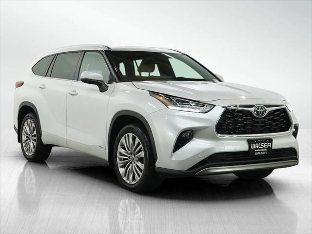 2025 Toyota Highlander Hybrid Platinum