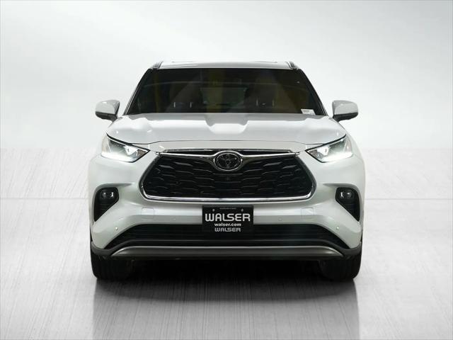 2025 Toyota Highlander Hybrid Platinum