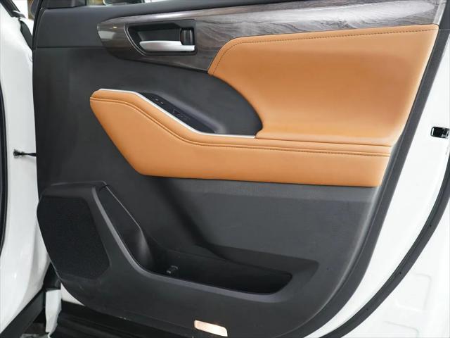 2025 Toyota Highlander Hybrid Platinum