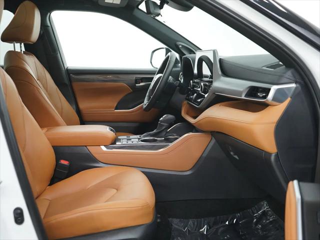 2025 Toyota Highlander Hybrid Platinum