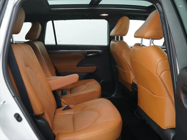 2025 Toyota Highlander Hybrid Platinum