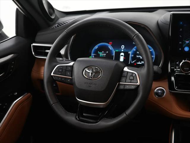 2025 Toyota Highlander Hybrid Platinum