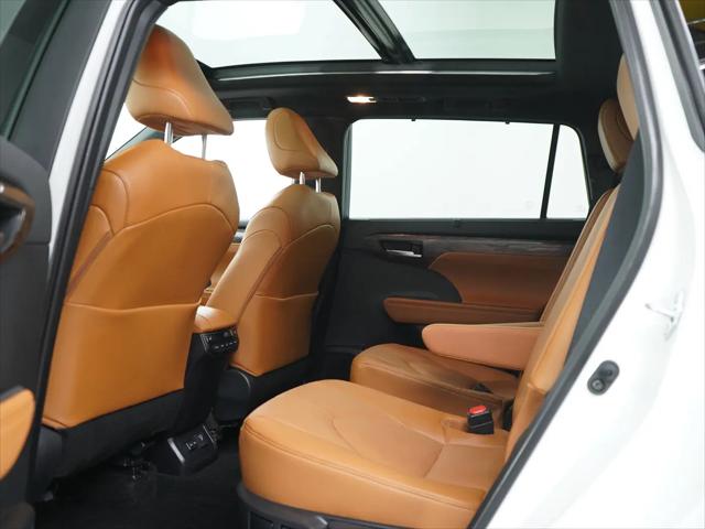 2025 Toyota Highlander Hybrid Platinum