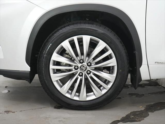 2025 Toyota Highlander Hybrid Platinum