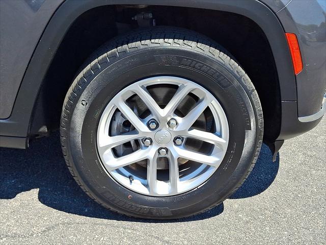 2023 Jeep Grand Cherokee L Laredo 4x4