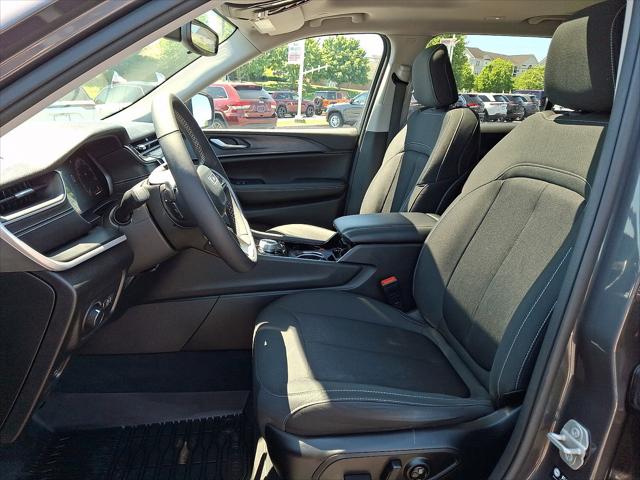 2023 Jeep Grand Cherokee L Laredo 4x4