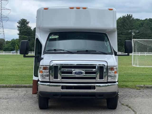 2013 Ford E-450 Cutaway E-450