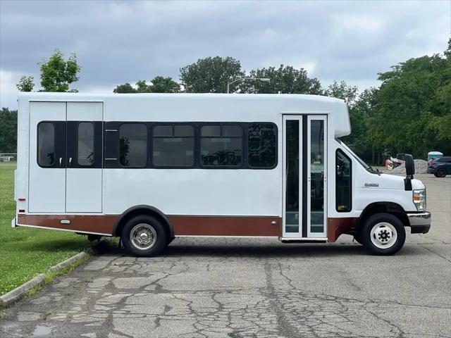 2013 Ford E-450 Cutaway E-450