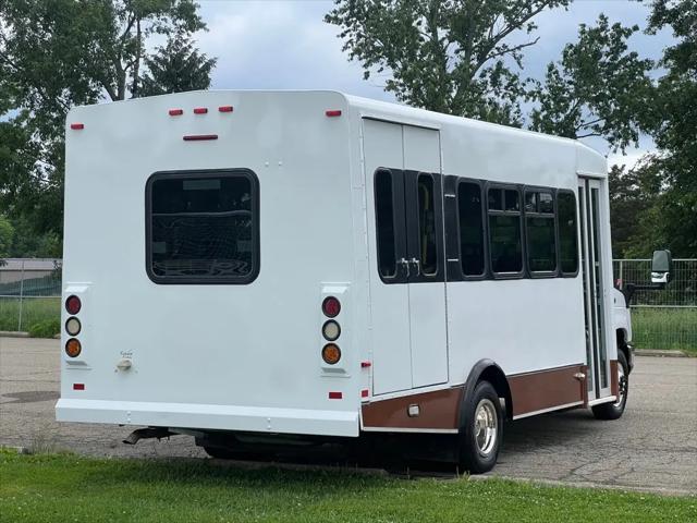 2013 Ford E-450 Cutaway E-450