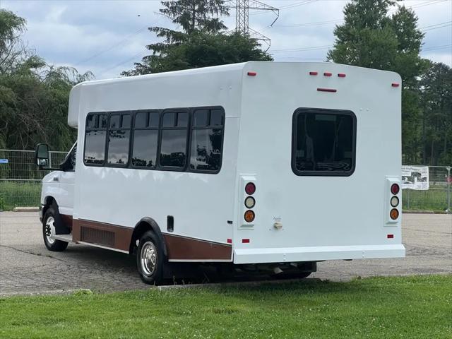 2013 Ford E-450 Cutaway E-450