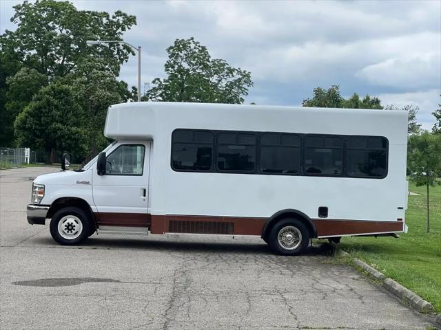 2013 Ford E-450 Cutaway E-450