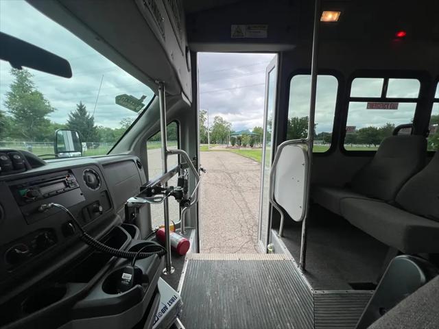 2013 Ford E-450 Cutaway E-450