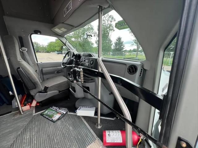 2013 Ford E-450 Cutaway E-450