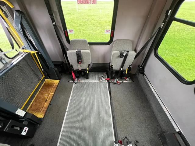 2013 Ford E-450 Cutaway E-450